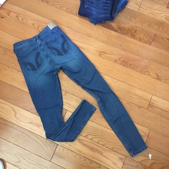 High Waisted Hollister Blue Jeans - Picture 4 of 5